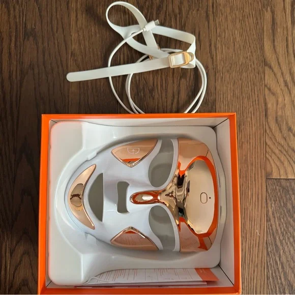 Dennis Gross SpectraLite LED Mask - Picture 5 of 7